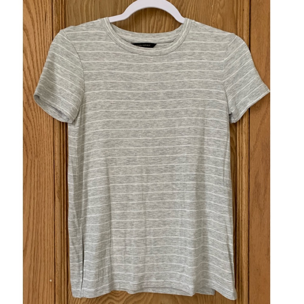 Banana Republic • Striped tee with side slits